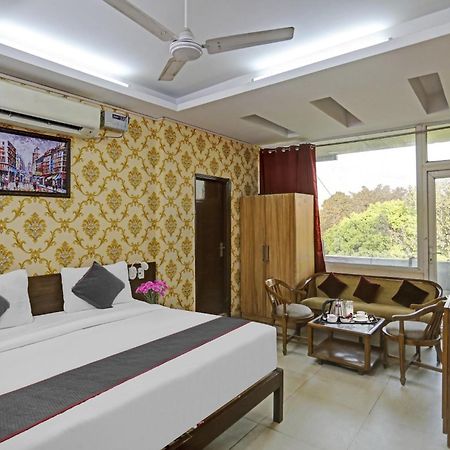 Hotel O Shivam Guest House Нью-Дели Экстерьер фото