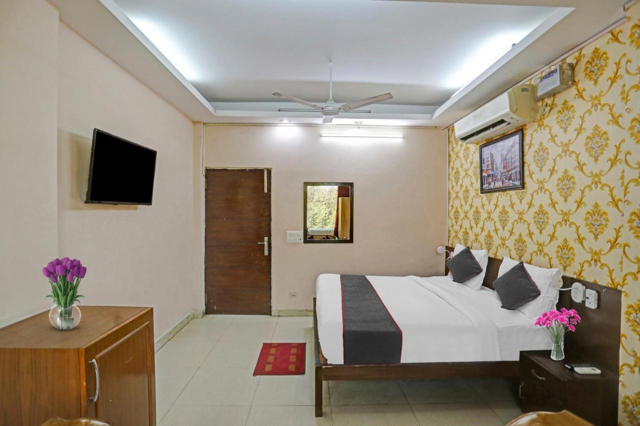 Hotel O Shivam Guest House Нью-Дели Экстерьер фото