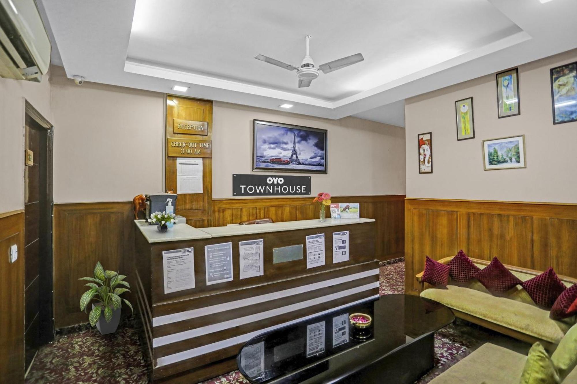 Hotel O Shivam Guest House Нью-Дели Экстерьер фото