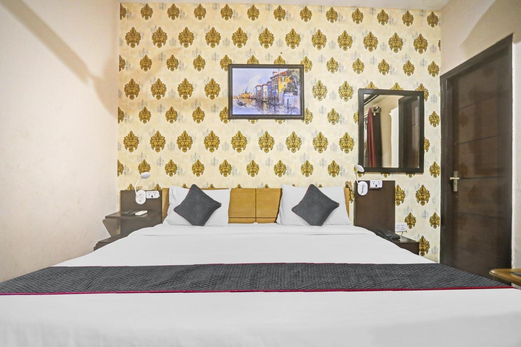 Hotel O Shivam Guest House Нью-Дели Экстерьер фото